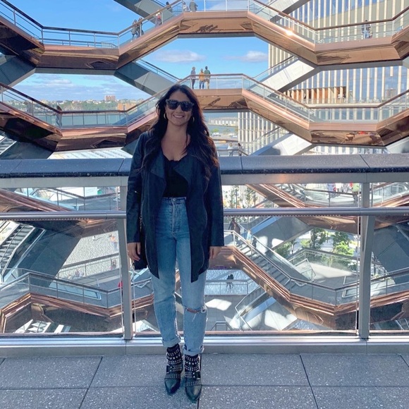 Meet your Posher, Dianna - Picture 2 of 5